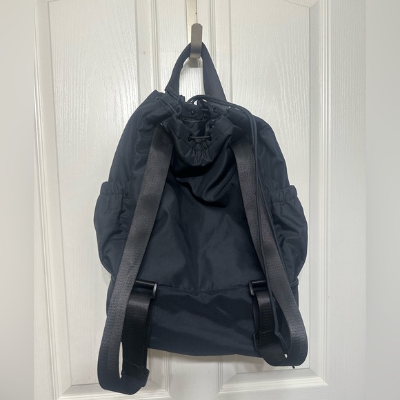 Beyond Yoga Convertible Gym‎ Bag Backpack Drawstring Black Tote Carrying Case